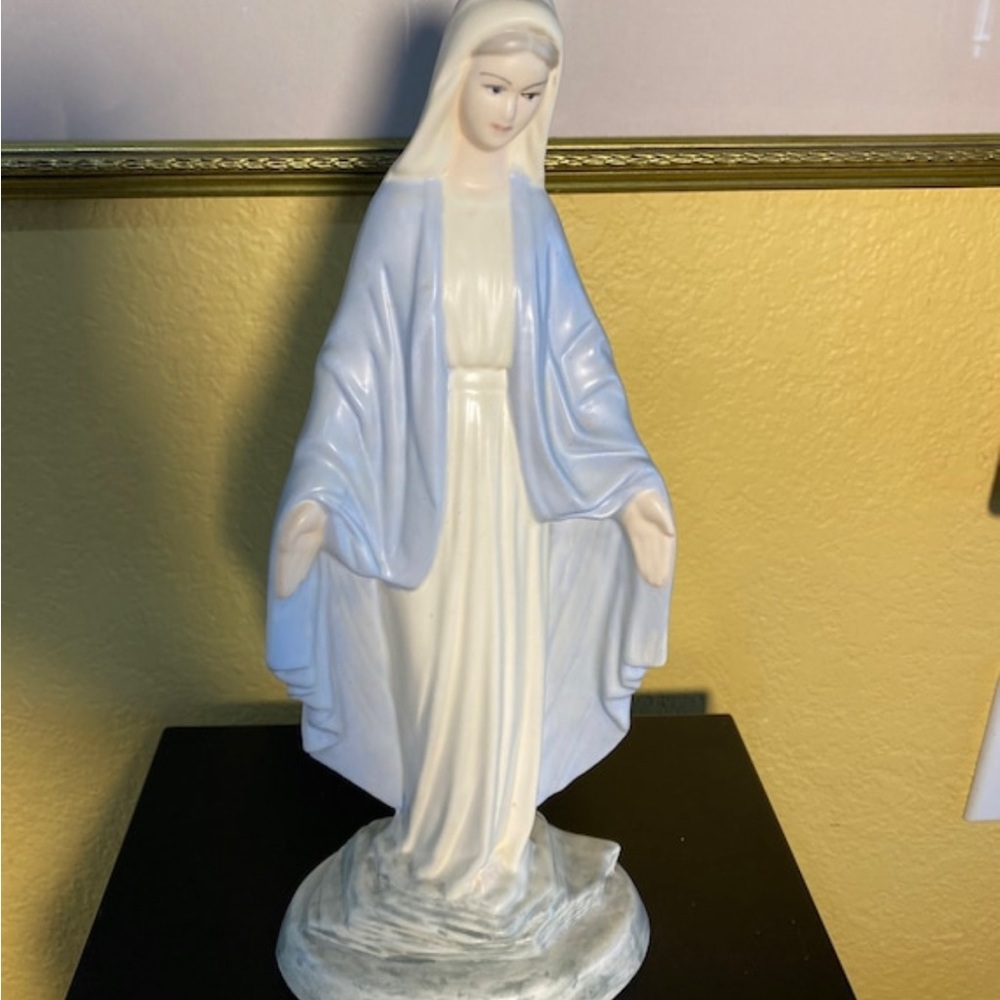 Virgin Mary statue outside Religious antique Mary garden decor Sign made italy